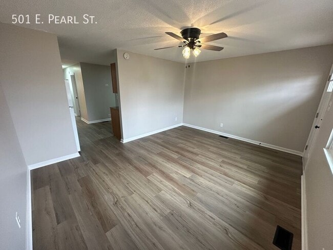 Building Photo - 501 E Pearl St