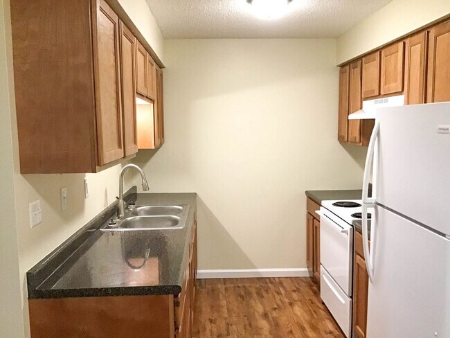 Building Photo - Warsaw Apartments