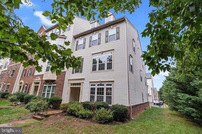 Building Photo - 7420 Brunson Cir