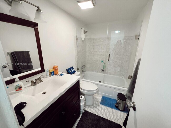 Building Photo - 501 Blue Heron Dr
