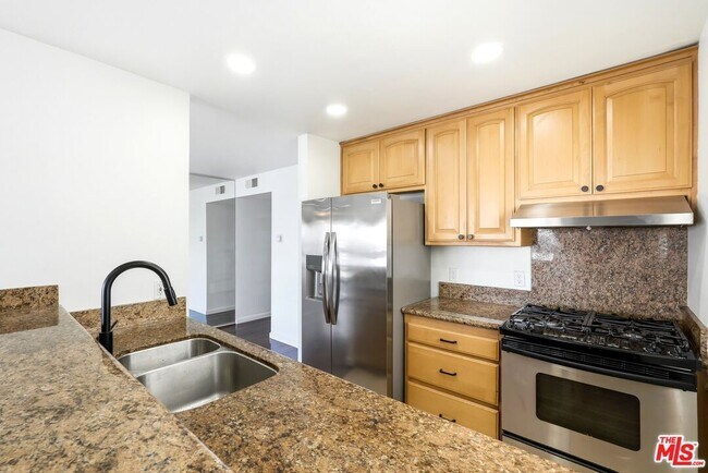 Building Photo - 320 Hermosa Ave