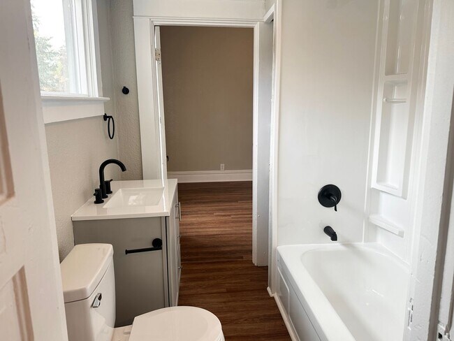 Building Photo - 3 Bedroom 2 Bath Forest Grove OR