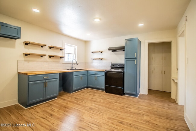 Building Photo - 2123 26th St