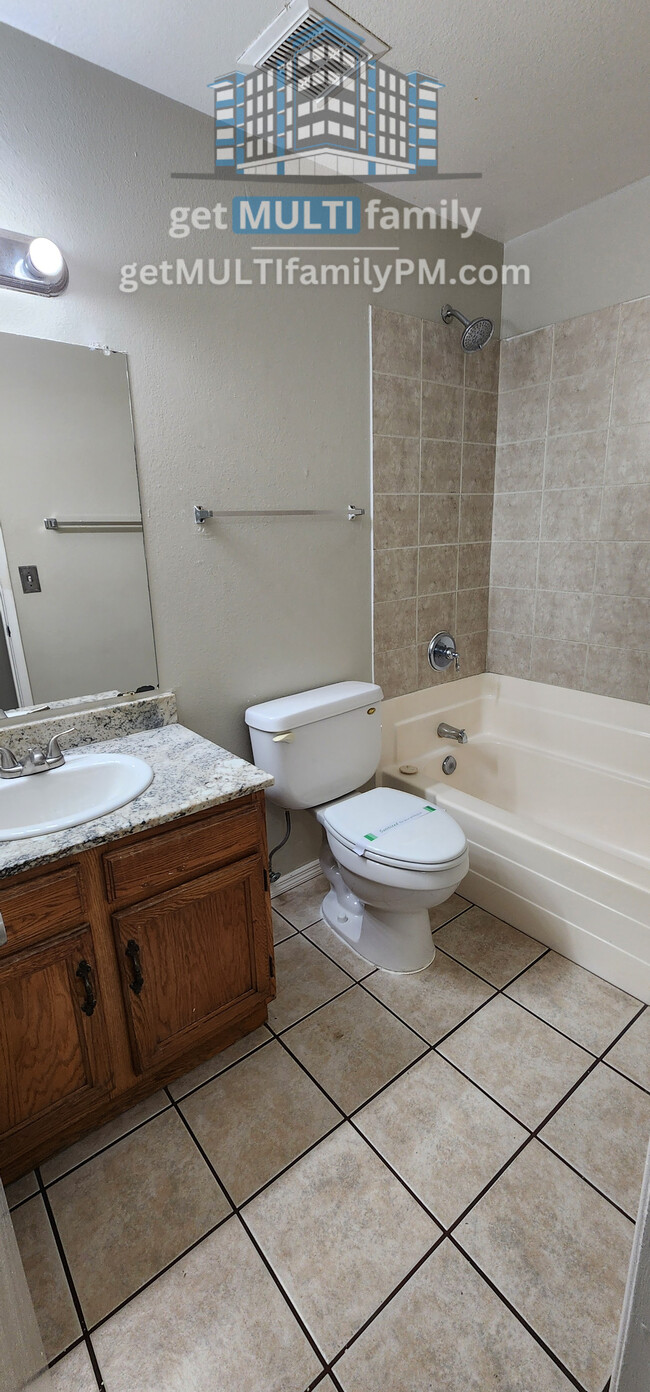 Building Photo - Discover Your Ideal Home: 3-Bed/2-Bath Apa...