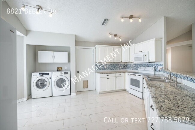 Building Photo - 8821 Beeler Dr