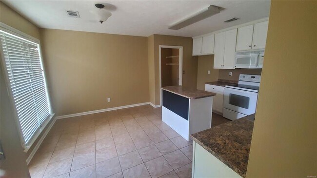 Building Photo - 8755 Ridgestone Ct