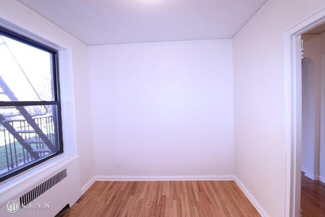 Building Photo - 2 bedroom in REGO PARK NY 11374