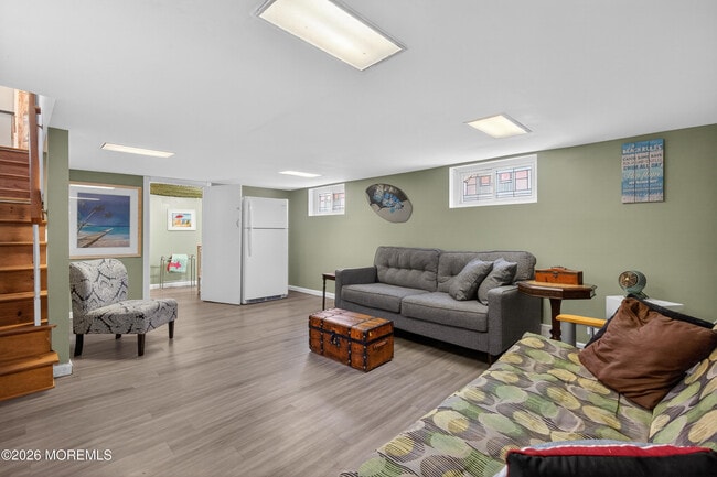 Building Photo - 211 Lareine Ave