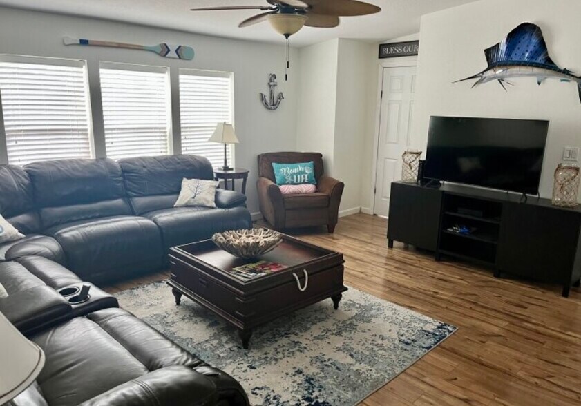 Living room #2 with TV and Sectional - 945 Plantation Rd