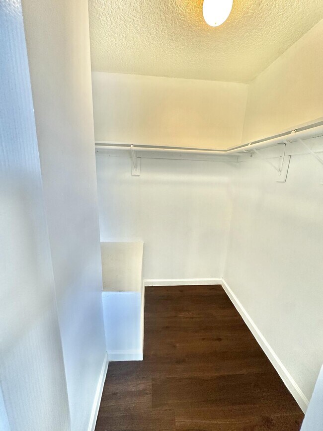 Building Photo - 108 E Tiffany Dr