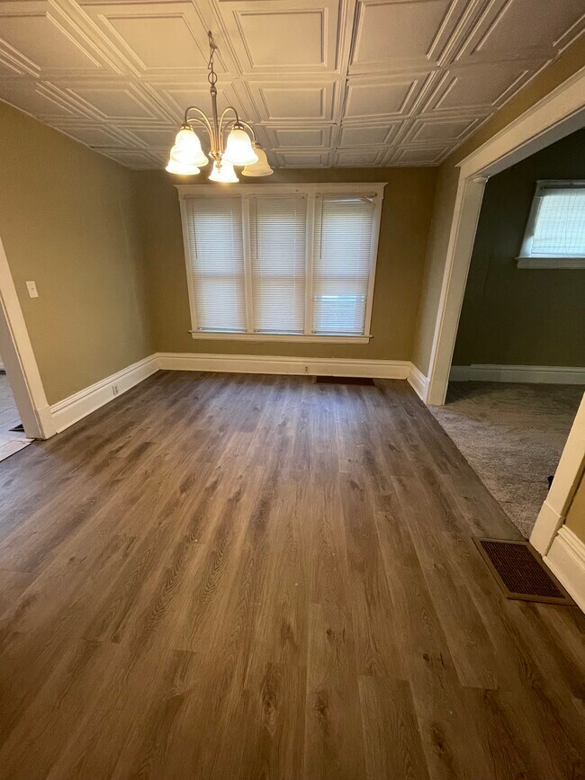 Building Photo - 22 E Southern Ave