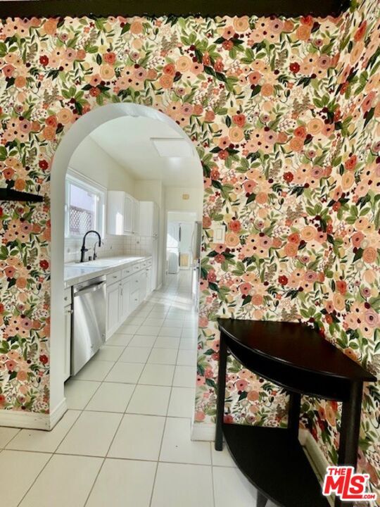 Building Photo - 459 S Holt Ave