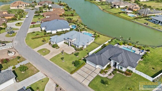 Building Photo - 4 Sawgrass Ct