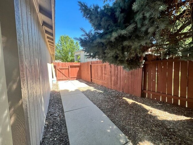 Building Photo - 1585 Roma Ct