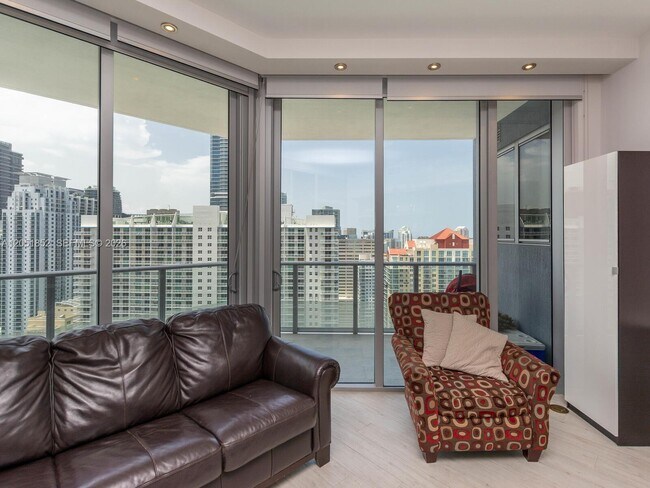 Building Photo - 1300 Brickell Bay Dr