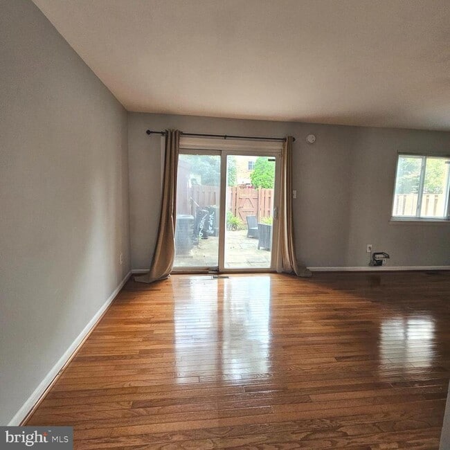 Building Photo - 9657 Lindenbrook St