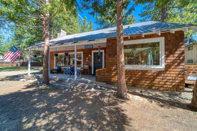 Building Photo - Lovely home with lake views available for ...