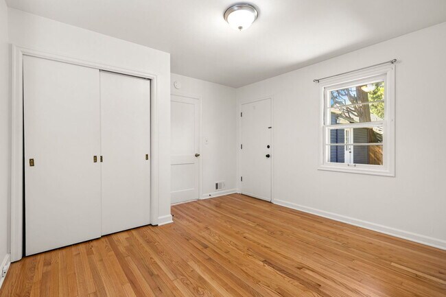 Building Photo - 5336 NE 35th Pl