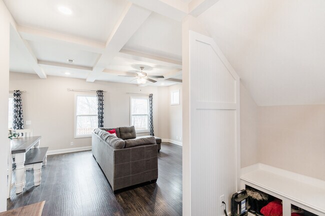 Building Photo - 1106 Eagle's View Dr