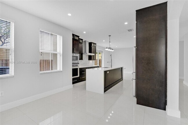 Building Photo - 8741 NW 111th Ct