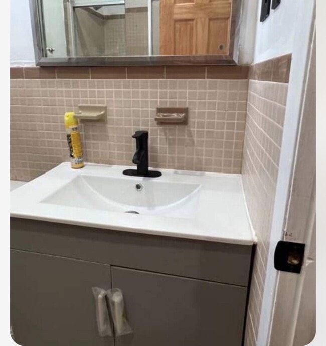 Building Photo - 23-30-30 42nd St