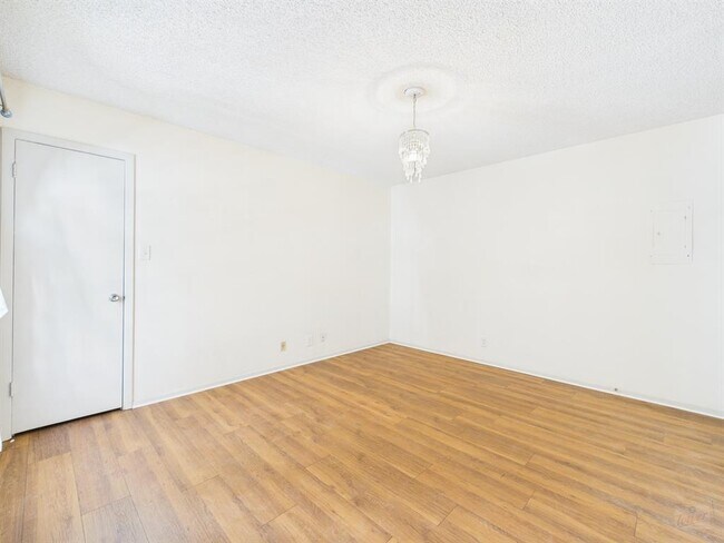 Building Photo - 910 Duncan Ln