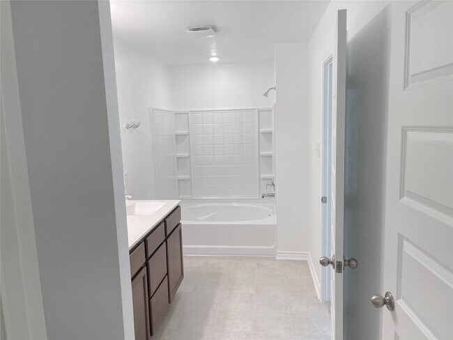 Building Photo - 7543 Fishbowl Ln