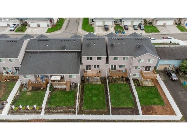 Building Photo - Spacious 3-Bedroom Townhome with Granite Kitchen & Included Landscaping