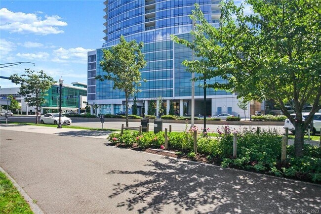 Building Photo - 1 Broad St