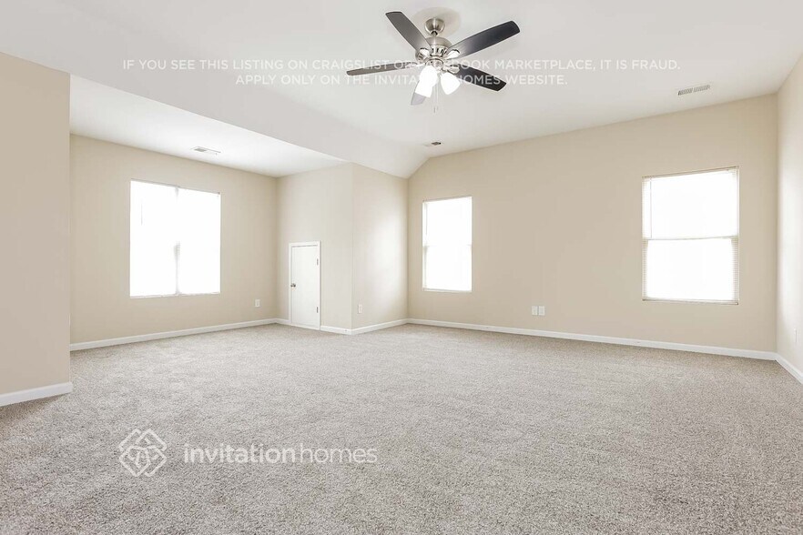 Building Photo - 5490 Rosehall Pl