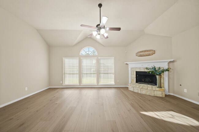 Building Photo - 1915 Stable Stone Ln