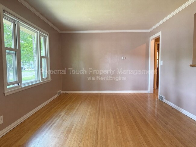 Building Photo - 1717 5th St S