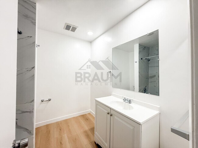 Building Photo - 6041 Whitsett Ave