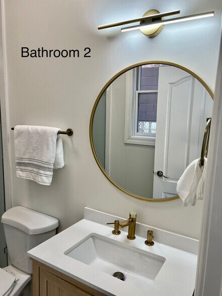 Building Photo - 2212 W Huron St