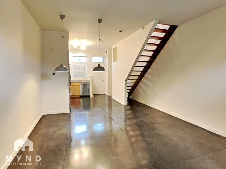 Building Photo - 1222 32nd St