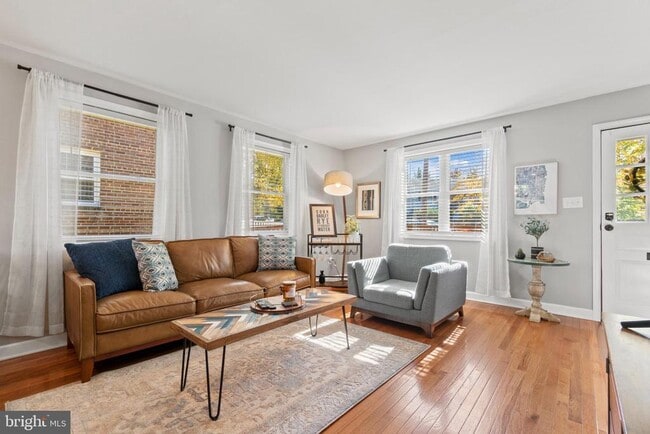 Building Photo - 110 E Rosemont Ave