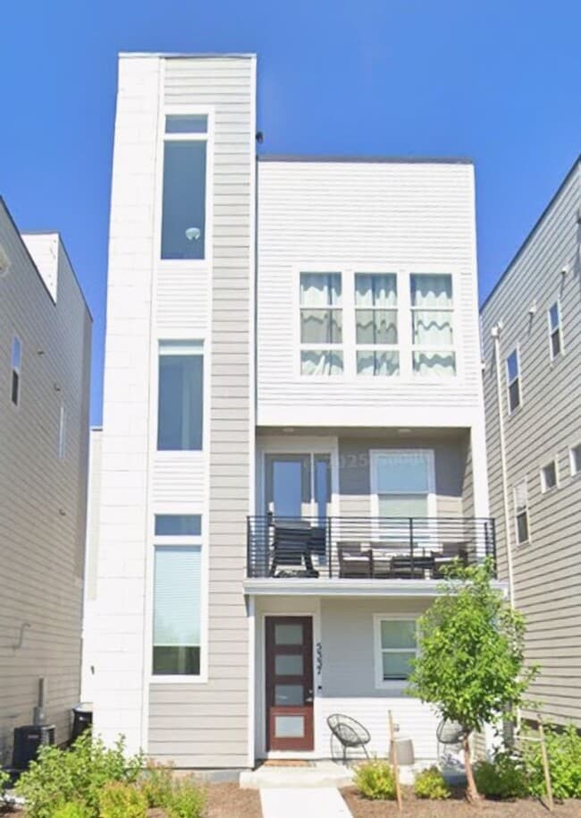 Building Photo - Stunning 3-Story Modern Home with Rooftop Terrace & Flatiron Views