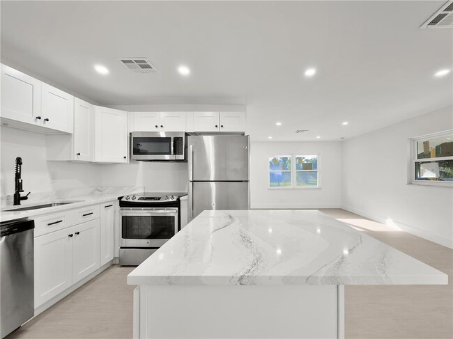 Building Photo - 941 Kathy St