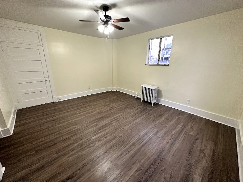 Building Photo - 25 W Chestnut St