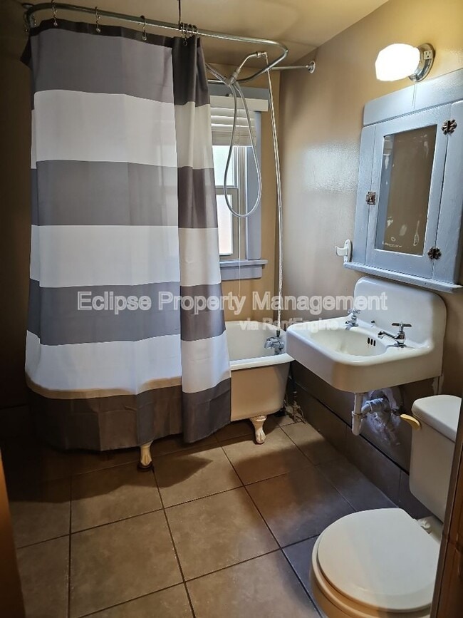 Building Photo - 204 Edison Ave