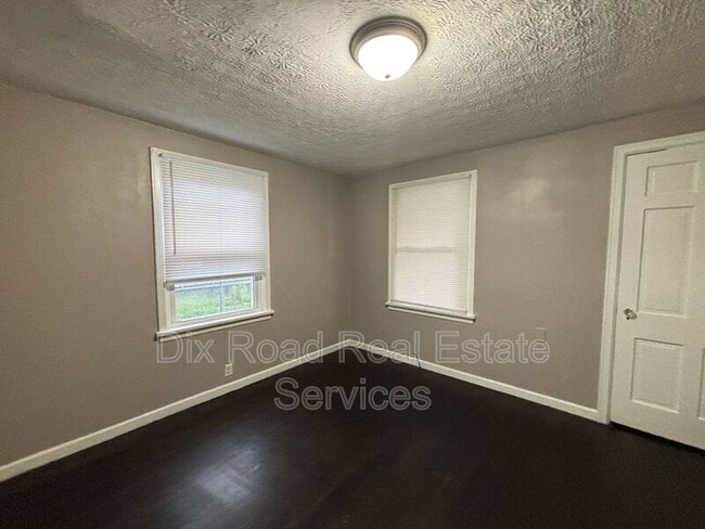 Building Photo - 144 Niagara Ave