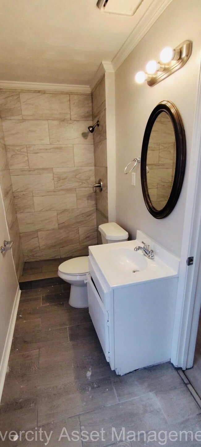 Building Photo - This 4 Bedroom Home is A True Gem!!!! Sect...