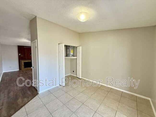 Building Photo - 1242 Coolmont Dr