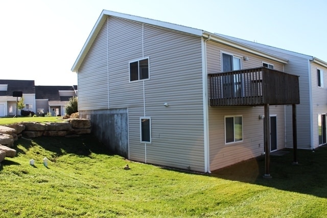 Building Photo - West Side Townhome!