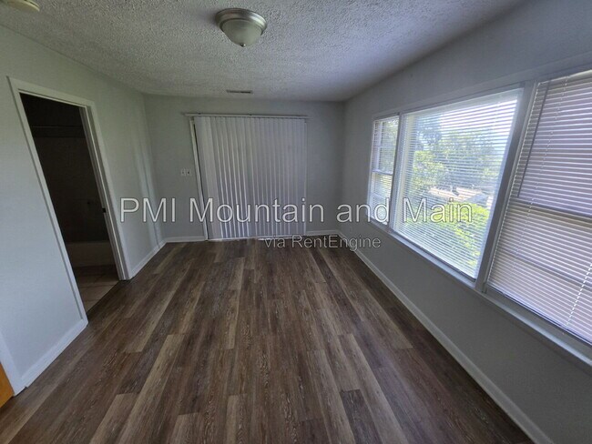 Building Photo - 114 Fenner Ave