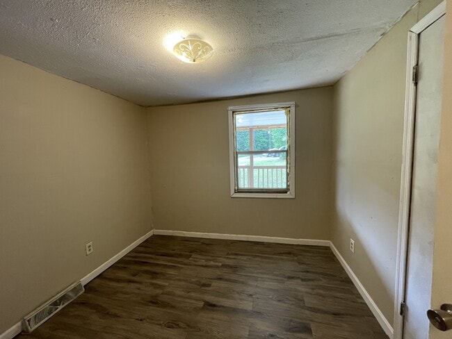 Building Photo - 1165 Hawkins Rd