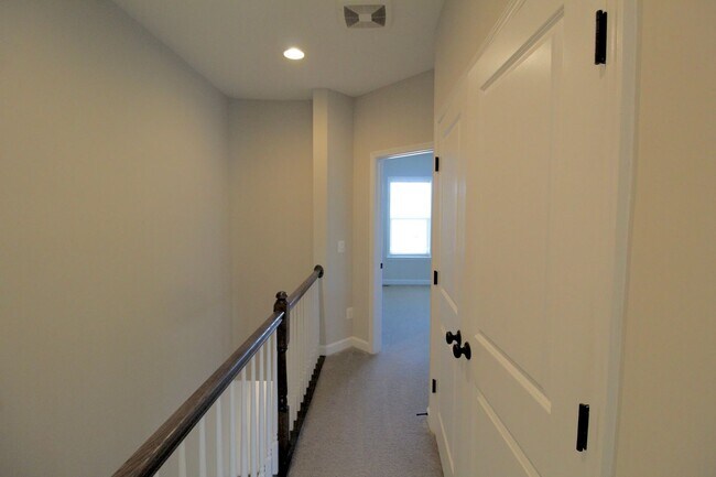 Building Photo - 3398 Monterey Dr