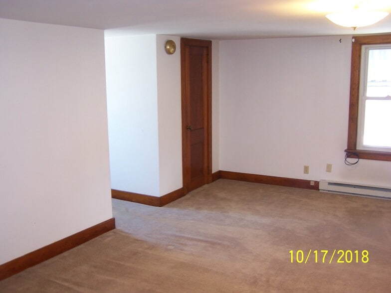 Building Photo - 266 E North St