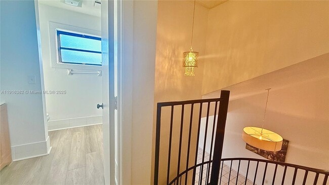 Building Photo - 6969 SW 36th Dr