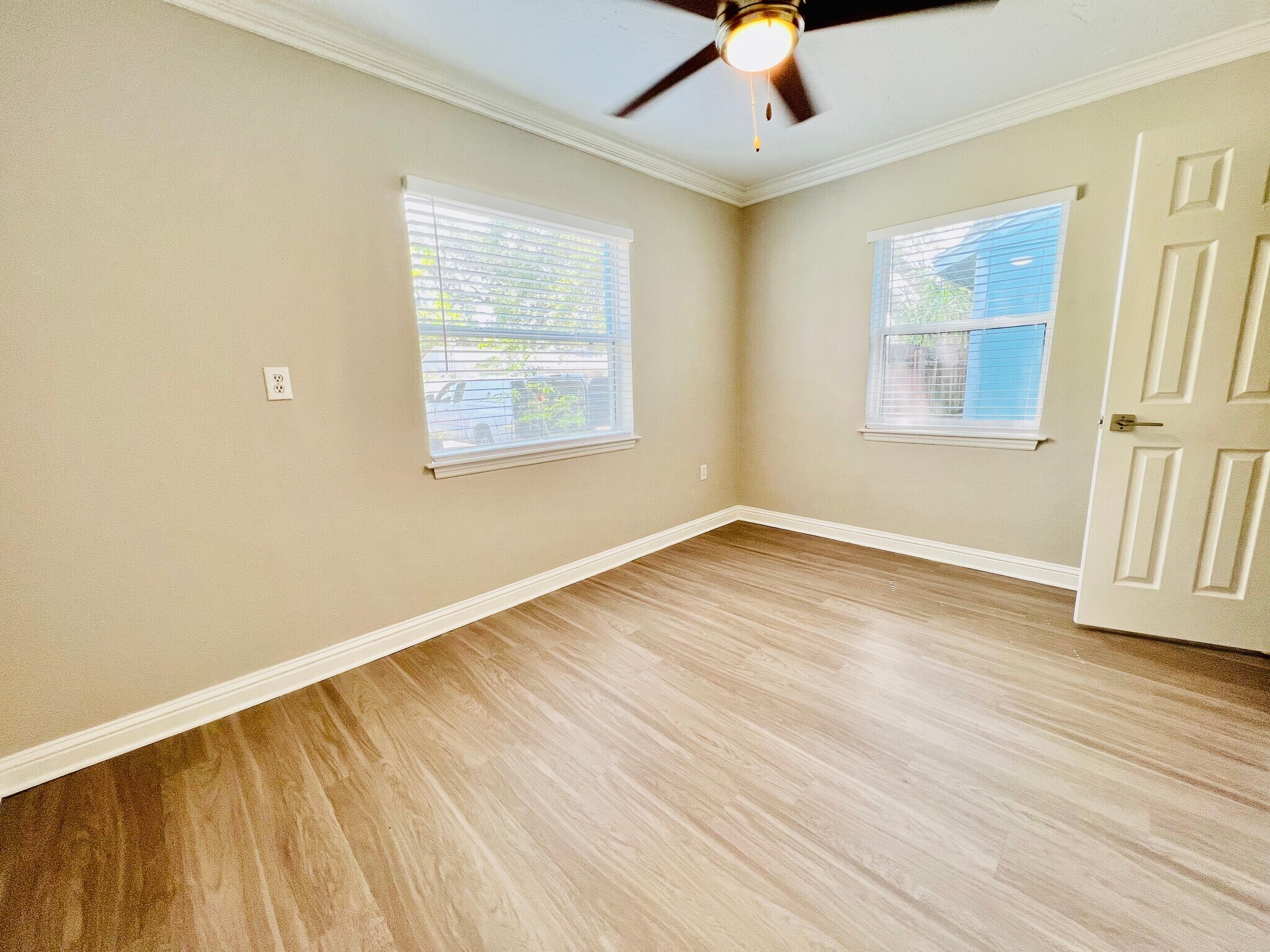 Building Photo - 3 Bed/2 Bath - Unit 29